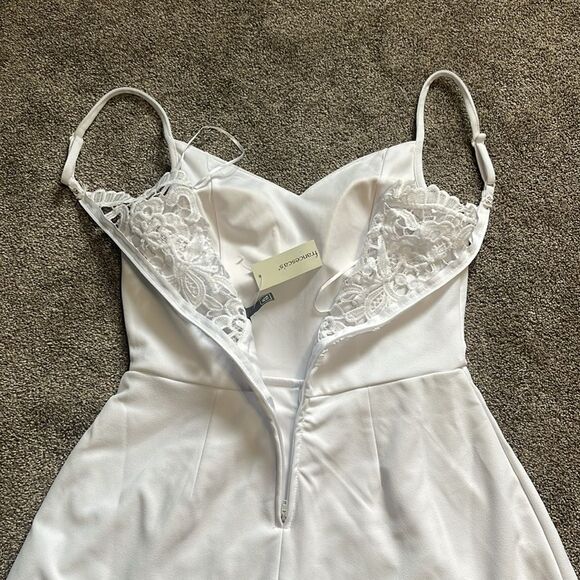 NWT Francesca’s white romper Size M Romper has crochet back & adjustable straps. - Picture 7 of 15